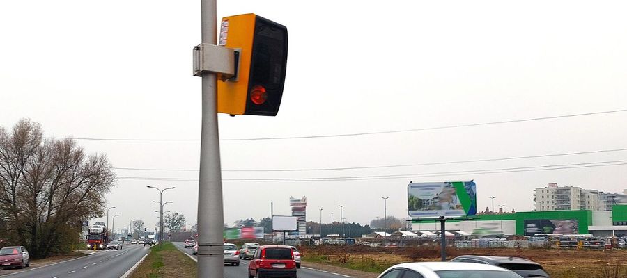 Na Warmii i Mazurach stanie 7 nowoczesnych fotoradarów typu — TraffiStar SR390 