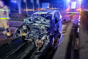 Kierowca seata uderzył w naczepę TIR-a