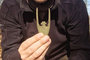 Miłośnik historii znalazł okucie pochwy miecza sprzed tysiąca lat