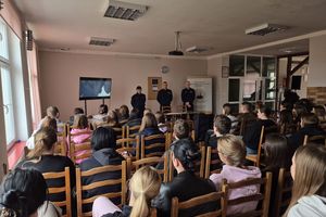 Spotkanie policjantów z maturzystami z ZSP nr 2 w Bartoszycach