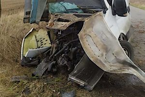 Cud, że przeżył! – 27-latek wjechał w drzewo