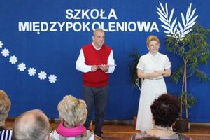 „Szkoła międzypokoleniowa” – cyfrowy projekt łączący uczniów i seniorów