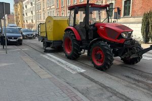 Olsztyn sprząta miasto po zimie. Ciągniki wyjechały na ulice