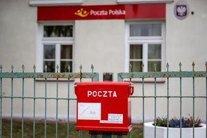 Przełom w Poczcie Polskiej: zwolnienia wstrzymane, nowy regulamin płac