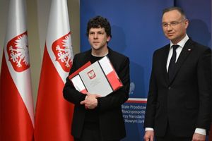 Jesse Eisenberg odebrał polskie obywatelstwo z rąk prezydenta Andrzeja Dudy