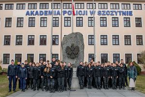 Uczniowie klasy policyjnej z Łodzi zwiedzili Akademię 