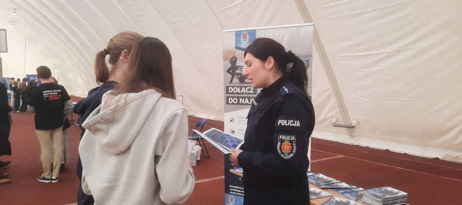 Żeromskie Dni Kariery – policjantki z Woli z promocją zawodu policjanta