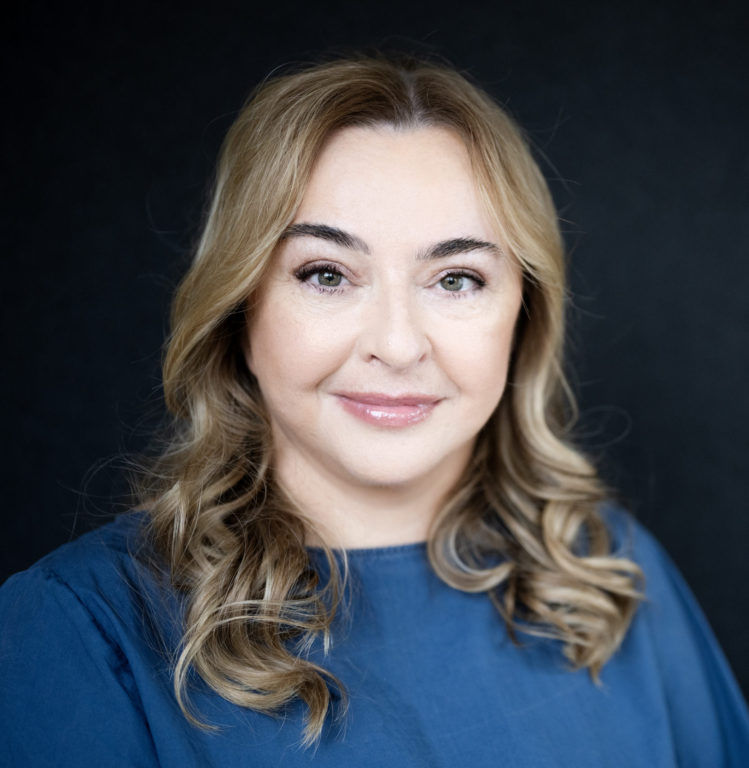 Dr n. med. KATARZYNA SKÓRZEWSKA – lekarka, specjalistka położnictwa i ginekologii oraz endokrynologii.