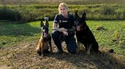 Szczera więź między policjantką i psem