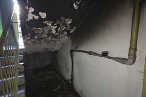 Paliły się wózki oraz zabawki znajdujące się na klatce schodowej