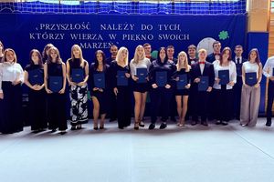 Absolwenci LO żegnają Zespół Szkół w Rybnie
