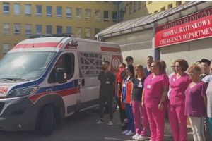 Sprzeciw wobec przemocy. Pracownicy olsztyńskiego szpitala uczcili pamięć zamordowanego lekarza
