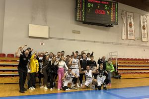 Niepokonani „Jeziorowcy” bliżej II ligi  