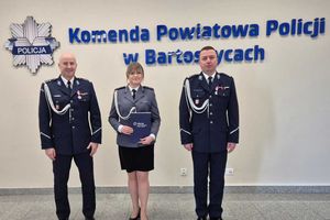 Awans na stopień młodszego aspiranta dla policjantki z Bartoszyc