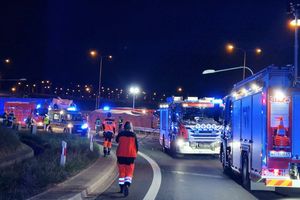 17 osób rannych, w tym strażak i kierowca tira