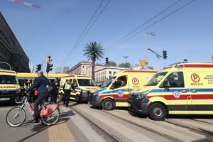18 osób poszkodowanych w zderzeniu dwóch tramwajów w centrum Warszawy