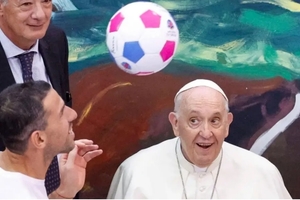 Papież, kardynałowie, futbol