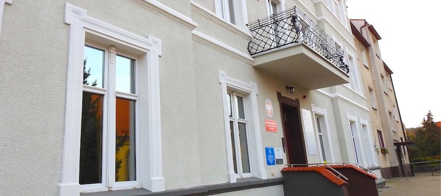 Budynek Urzędu Skarbowego w Nowym Mieście. Tu nie trzeba przyjść osobiście, a PIT rozliczyć elektronicznie z domu...