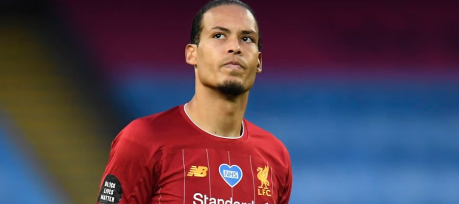 Virgil van Dijk zostaje na dłużej w Liverpoolu