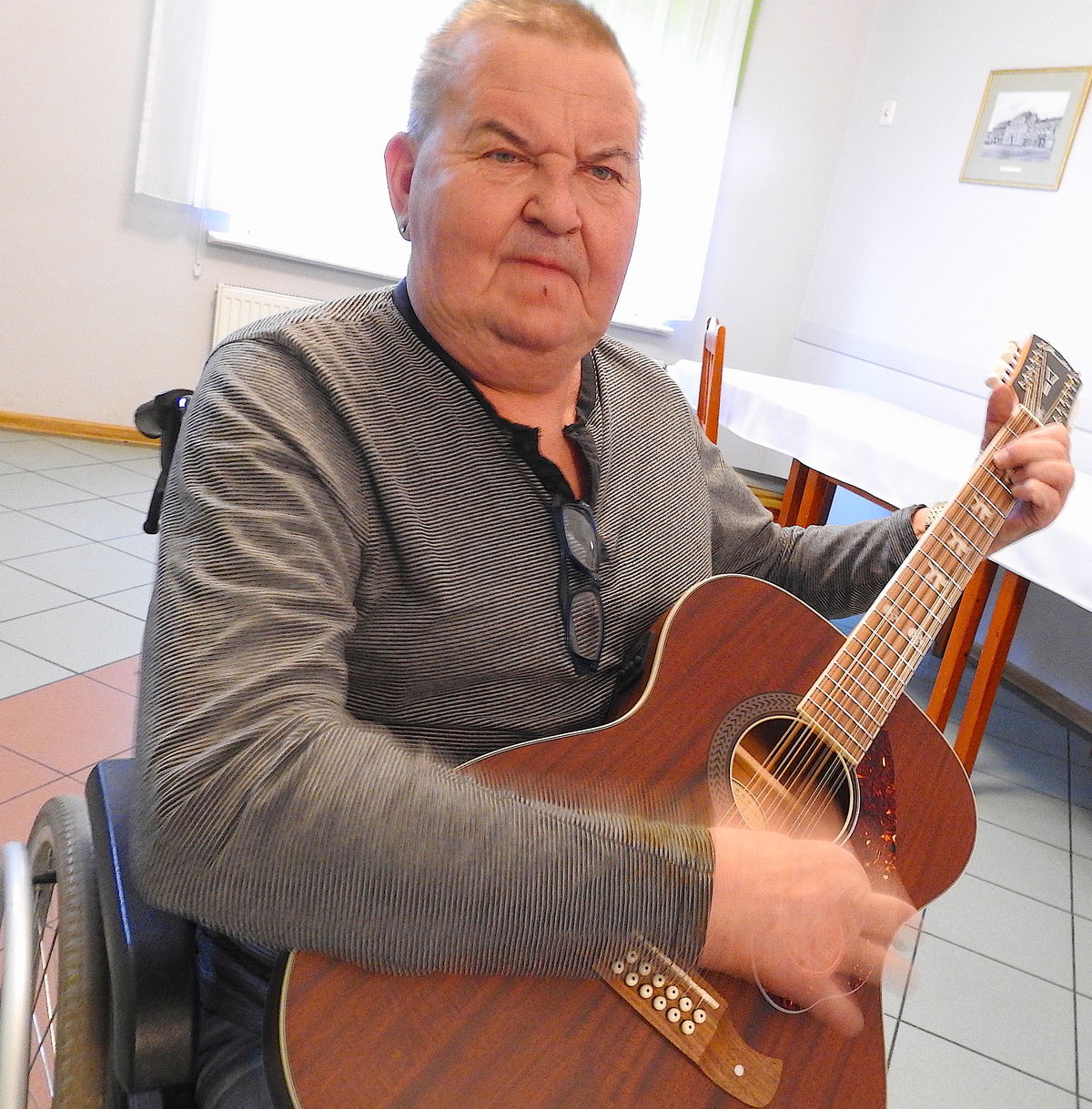 Gitara to instrument, który najczęściej Jerzy Nalik bierze teraz do ręki