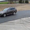 Kierowca mitsubishi ukradł plecak z dokumentami i pieniędzmi. Policja poszukuje sprawcy
