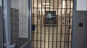 Przyszedł odwiedzić kolegę w więzieniu, okazał się poszukiwany