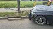 Pijany uderzył autem w słup oświetleniowy. Ujęli go świadkowie