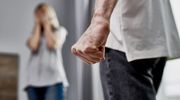 Policja wyrzuciła z domu 66-latka za przemoc wobec żony