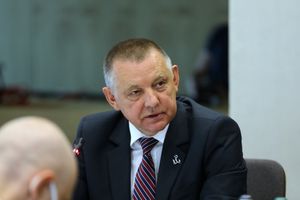 Banaś w kłopotach