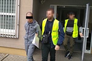 Pistolet gazowy i narkotyki w audi. 23-letni obywatel Czeczenii w rękach policji