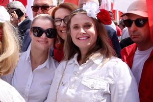 [WIDEO] Tłumy na ulicach! Marsz zwolenników Nawrockiego zaskoczył wszystkich!