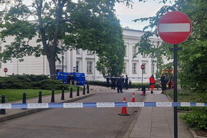 Makabryczne odkrycie w centrum Warszawy. Na kampusie UW znaleziono odciętą głowę kobiety [ZDJĘCIA] 
