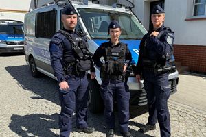 Policjanci pomogli rodzącej kobiecie dotrzeć do szpitala