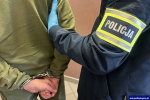 Zamiast wyjść – zaatakował. Awantura przy alkoholu zakończyła się próbą zabójstwa