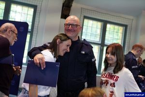 Ślubowanie, awanse i bohaterstwo – uroczysty dzień w warmińsko-mazurskiej policji