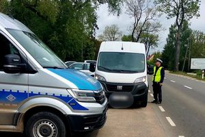 Skontrolowali 400 pojazdów kurierskich, naliczyli 230 wykroczeń