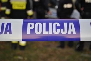 Zwłoki w walizce dryfującej po rzeczce w Ustce. Prokuratura wszczyna śledztwo 