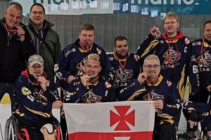 Drużyna IKS Atak zdobyła srebrny medal na międzynarodowym turnieju parahokeja w Paryżu