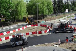 Kładą asfalt na Sikorskiego. Są utrudnienia!