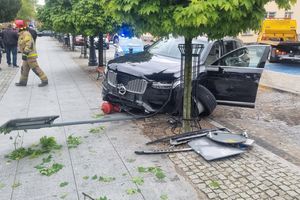 Volvo wjechało w nidzicki ratusz. Co się stało?