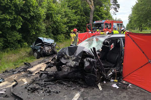 Śmierć na prostej drodze. Dwóch kierowców zginęło w tragicznym wypadku pod Mławą