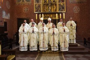 Pięciu diakonów przyjęło święcenia prezbiteratu, w tym dwóch z naszej parafii