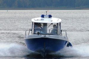  Pływał po jeziorze z promilami. Nietrzeźwy sternik zatrzymany na Kątach