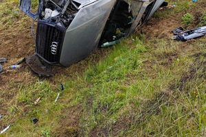 Dachowanie auta na S7. Dziecko ochronił fotelik