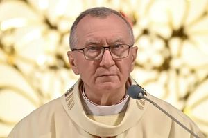 Zimna wojna w Watykanie – dlaczego Franciszek obawiał się Parolina?