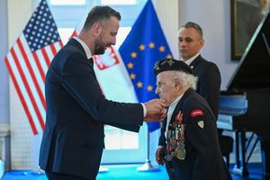 Kosiniak-Kamysz odznaczył 99-letniego weterana spod Monte Cassino