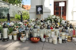 Znieczulica to za mało – psycholog wyjaśnia reakcje na UW