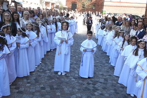 Dzień pierwszej komunii jest pełen rodzinnej radości