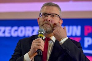 PE zadecydował. Co z immunitetem Grzegorza Brauna?
