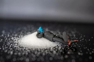 Wdychamy mikroplastik – to osłabia nasze komórki obronne!